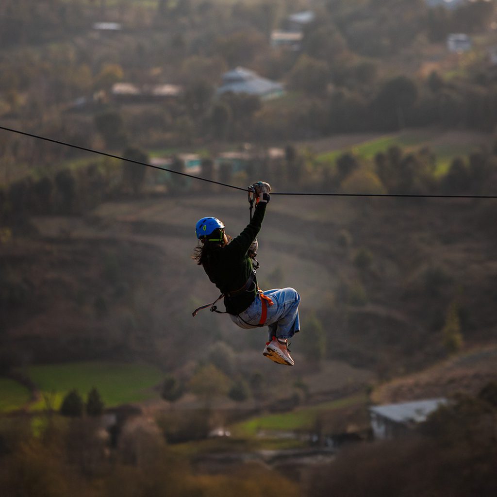 Zigzag zipline