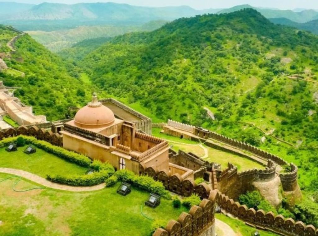 Udaipur in the Rain: A Solo Drive Through Royal Romance 6 8